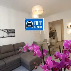 Exclusive Really Downtown - Free Private Parking Included! Appartamento Genova